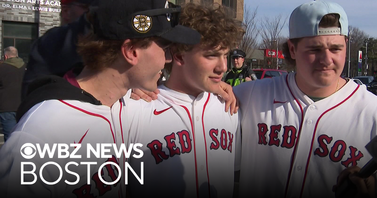 “The Sox are back!” Red Sox fans celebrate win in Fenway home opener ...