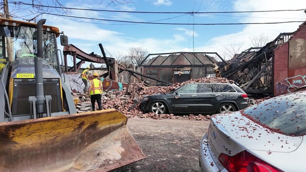 Building partially collapsed in fire
