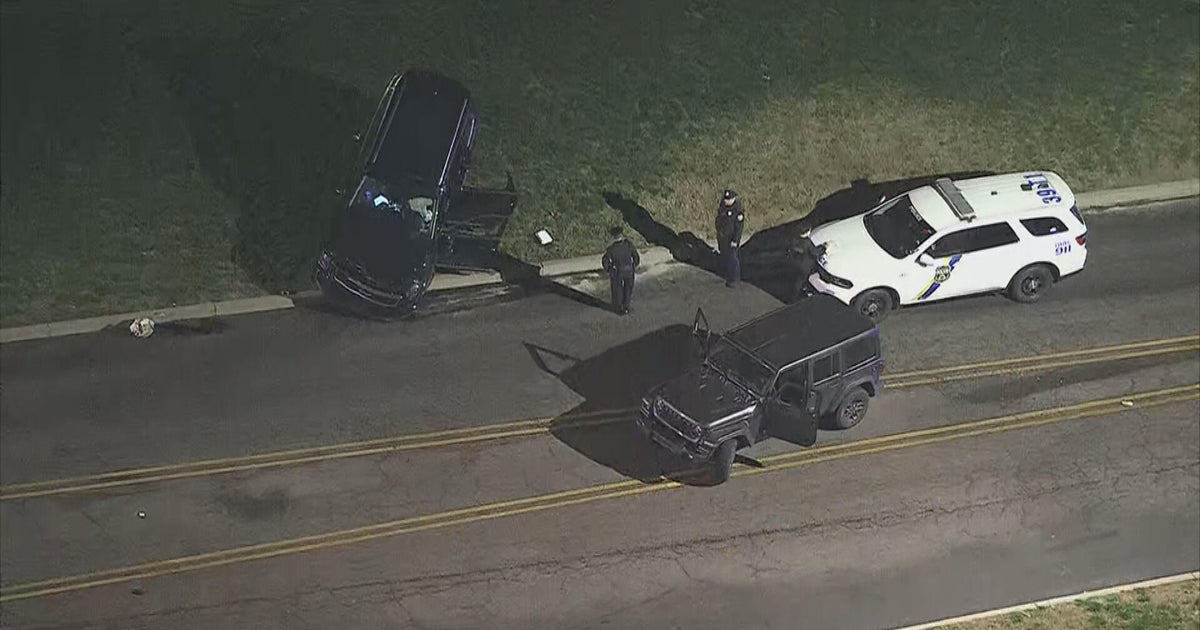 2 people shot after car crash in North Philadelphia, police say