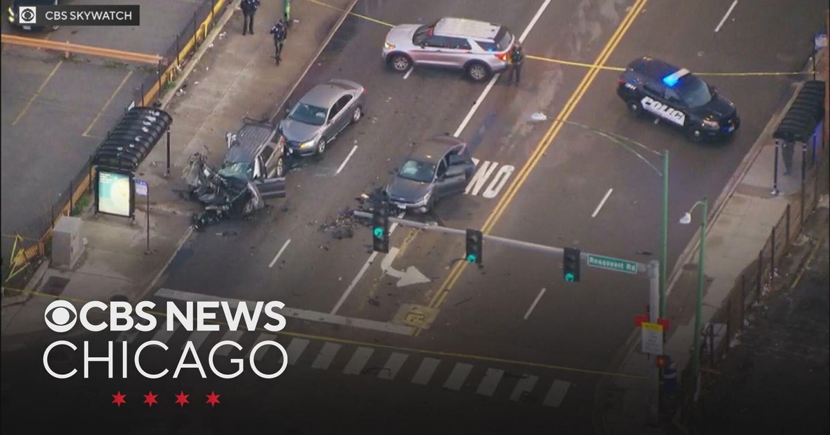 2 police officers hurt in Cicero, Illinois crash