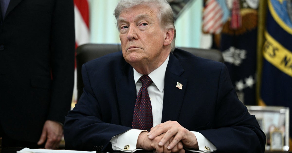 Few Republicans condemn Trumps Iran threat, Democrats call for removal