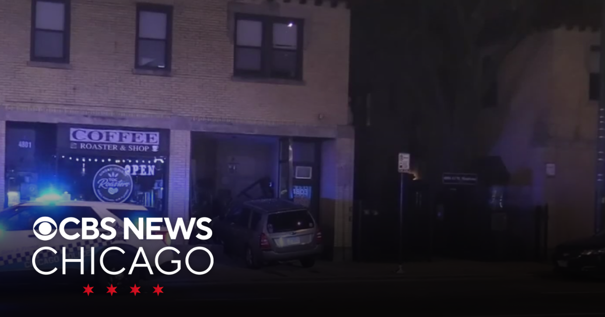 Driver missing after car crashes into building in Portage Park - CBS ...
