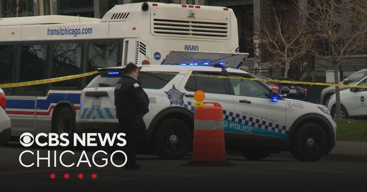 1 hurt when crossfire bullets hit CTA bus in Bronzeville - CBS Chicago