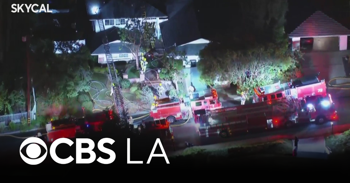 LAFD knocks down fire at Woodland Hills home - CBS Los Angeles