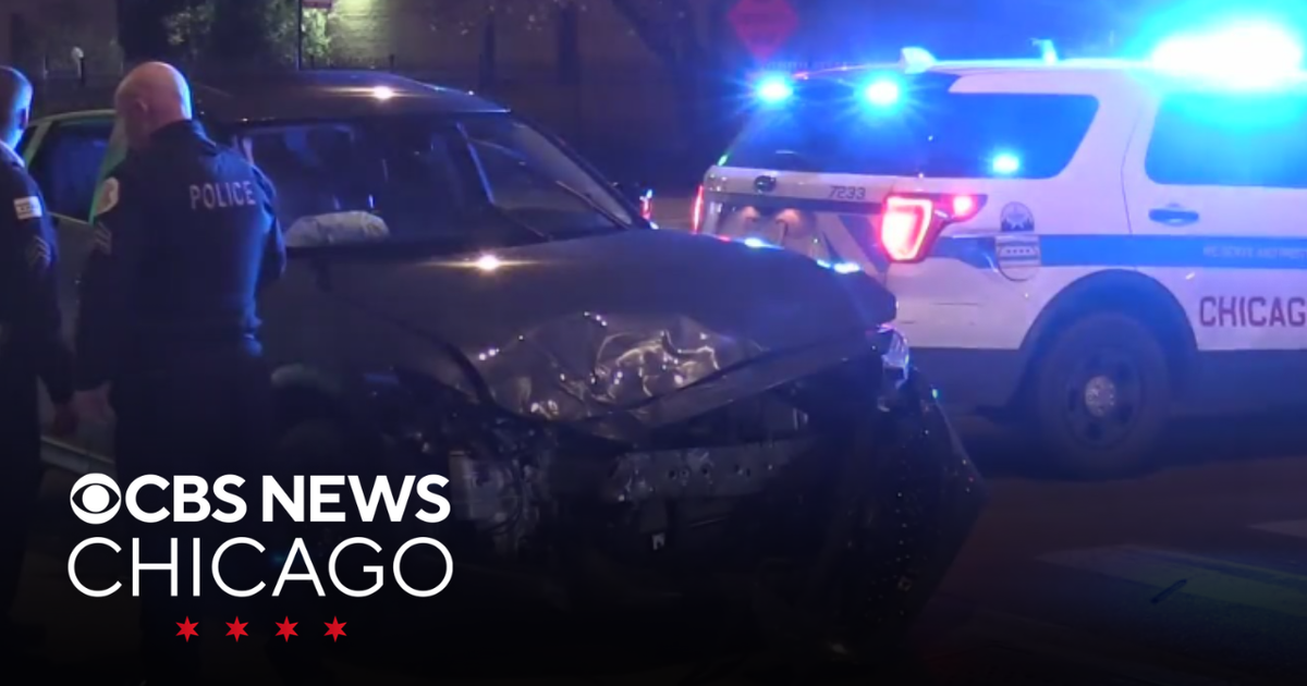 Man arrested after crash with squad car on Chicago's West Side - CBS ...