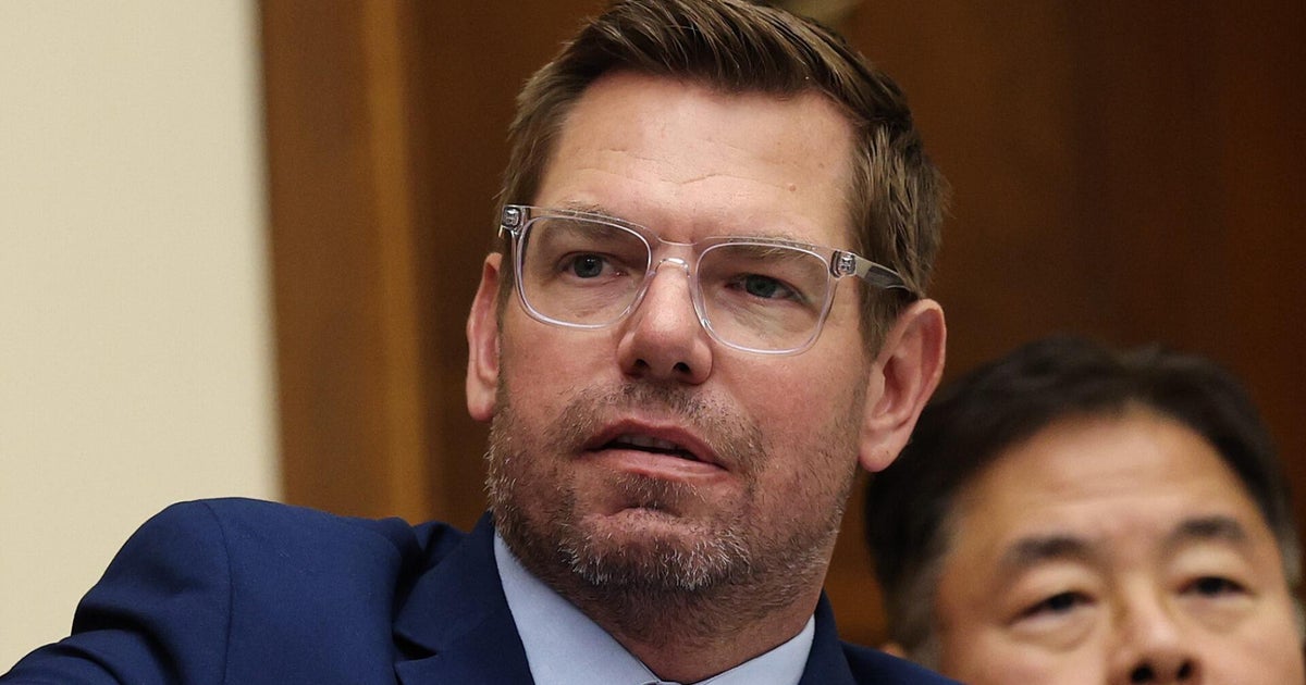 Democratic, Republican strategists react to Eric Swalwell resigning from Congress