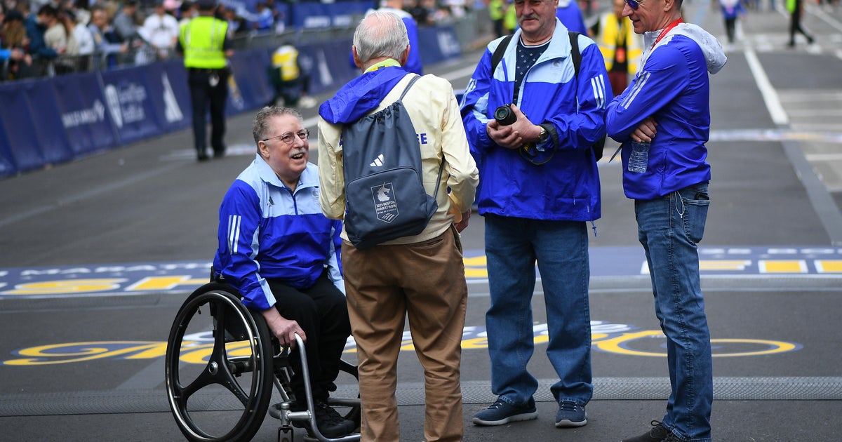 Boston Marathon wheelchair racing icon Bob Hall dies at 74
