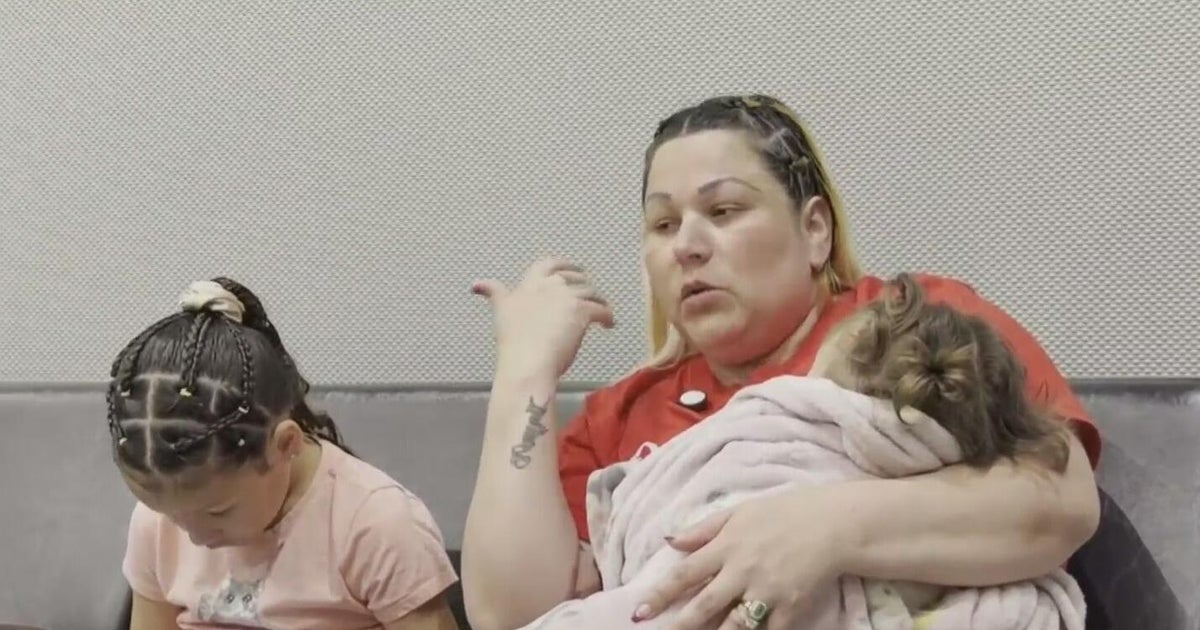 Venezuelan mother and daughters return home after weeks of trying to voluntarily leave the U.S.