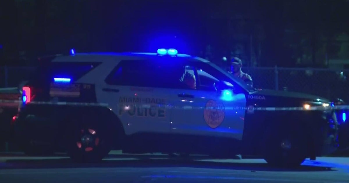 Man hit by car after getting stabbed in northwest Miami-Dade, deputies say