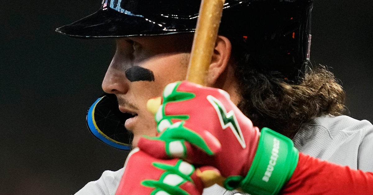 Jarren Duran directs obscene gesture toward fan at Minnesota, says they told him to kill himself