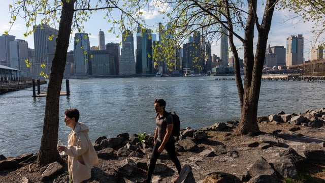 New Yorkers Enjoy Summer-Like Weather In April 