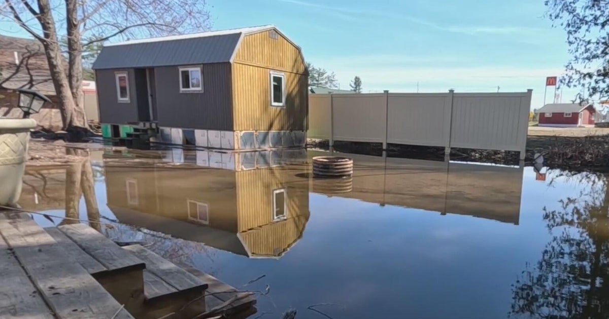 Northern Michigan flood victims lean on each other in rebuilding efforts