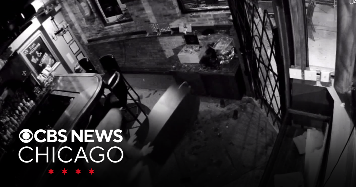 2 more ATMs stolen from Chicago businesses on Friday, marking 6th time this week