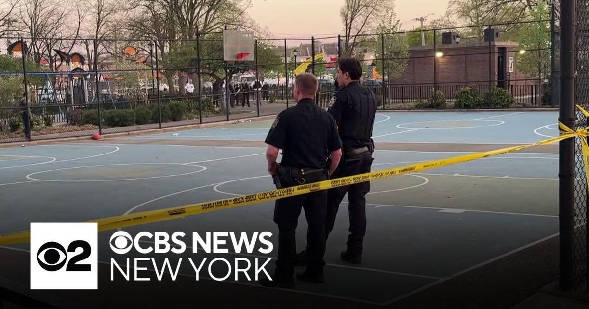 15-year-old shot to death inside Queens park - CBS New York