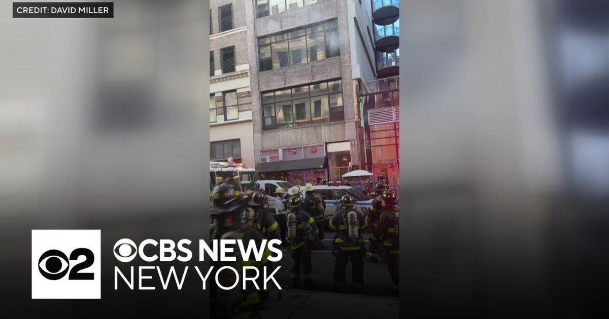 Lower Manhattan fire near City Hall leads to evacuations - CBS New York