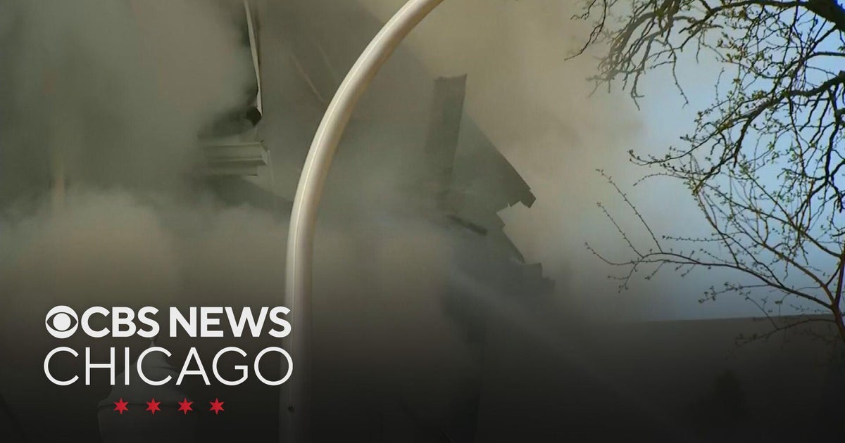 Fire destroys or damages 3 houses on Chicago's West Side - CBS Chicago