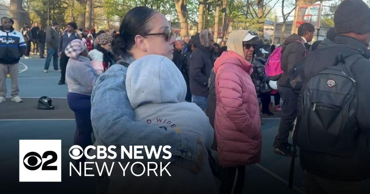 Vigil held for 15-year-old killed in St. Albans shooting - CBS New York