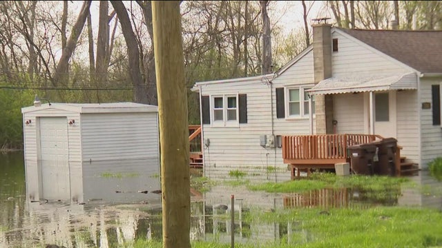 Fox River water rising 