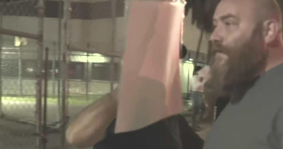 Ordained rabbi accused of molesting 2 girls bonds out of Miami-Dade jail