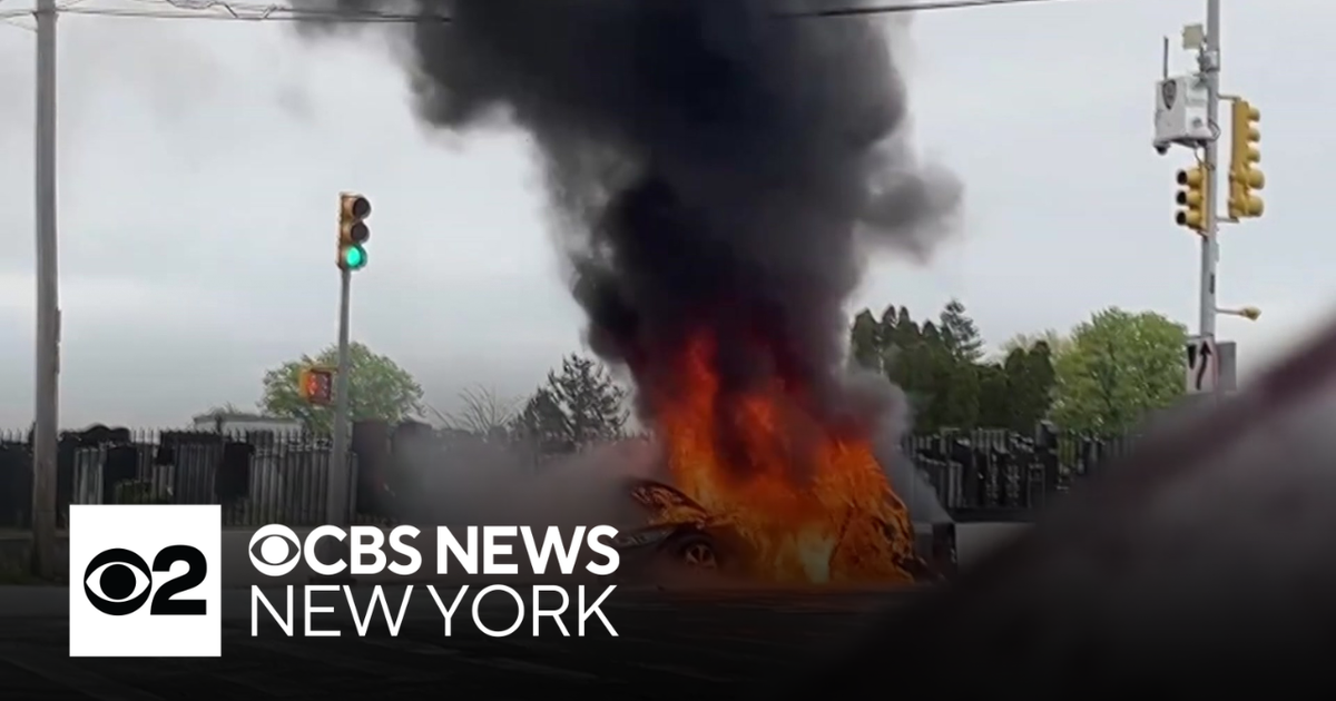 Firefighters put out flames engulfing car in Queens - CBS New York