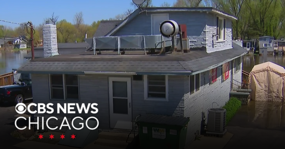 Business along Fox River in Antioch still bustling even with high water levels