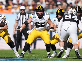 Bears take Iowa C Logan Jones, Stanford TE Sam Roush, LSU WR Zavion Thomas  on second day of 2026 NFL Draft - CBS Chicago