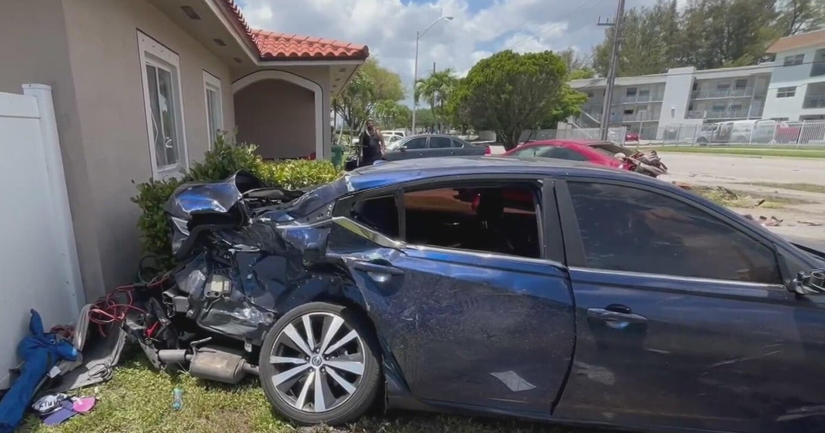 Fatal Miami-Dade crash on 135th Street leaves 1 dead, 2 critically injured, neighbors traumatized