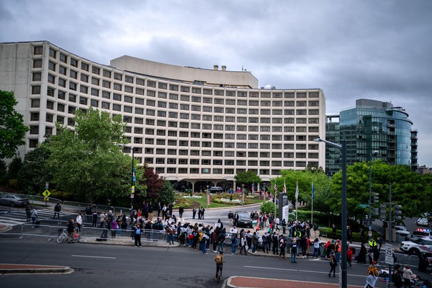 Ativistas se reúnem fora do jantar de correspondentes na Casa Branca em apoio a Gaza 