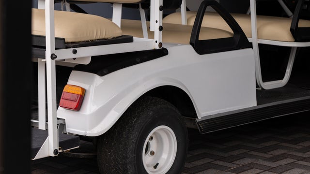Electric golf cart,Open-top electric golf cart for tourist transport. 