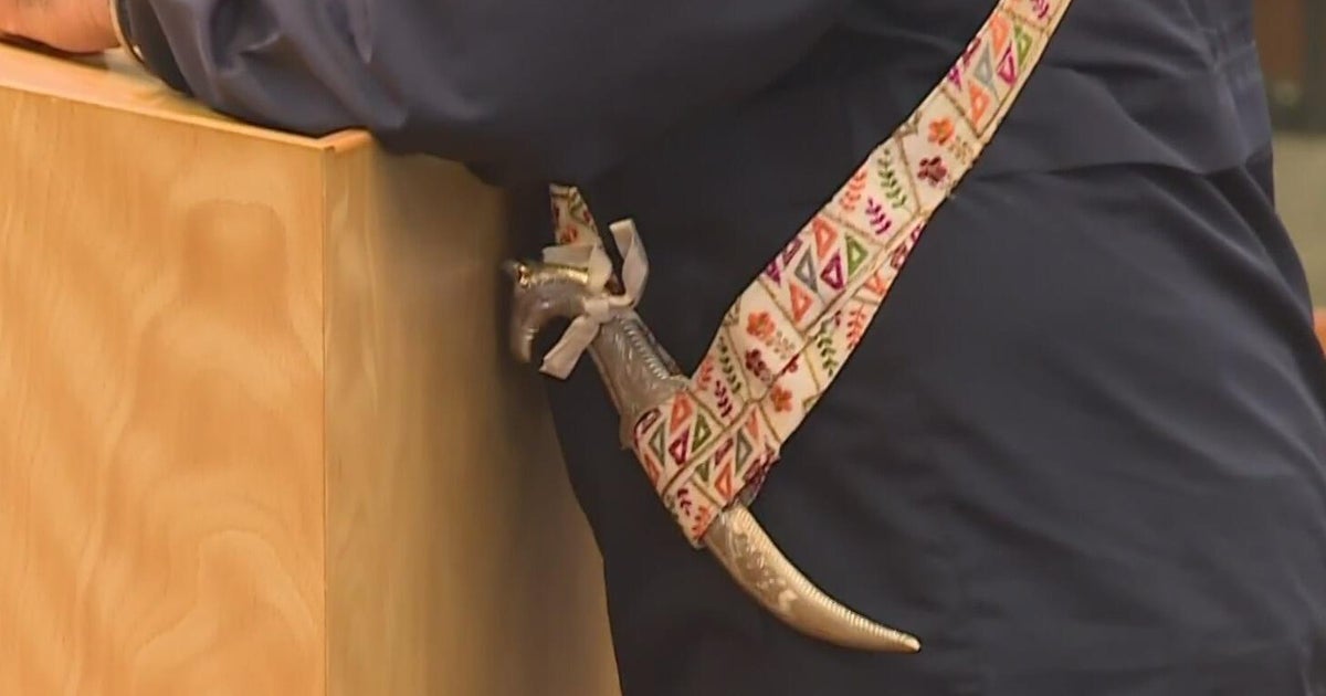 Sacramento allows Sikhs to wear kirpans inside city hall under new exemption