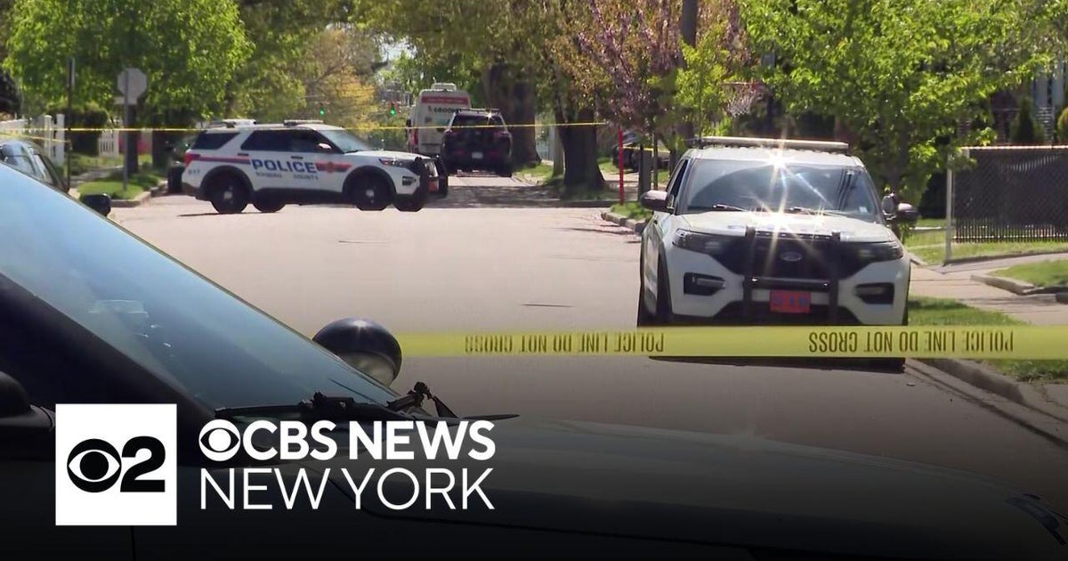 2 stabbed to death on Long Island, police say - CBS New York