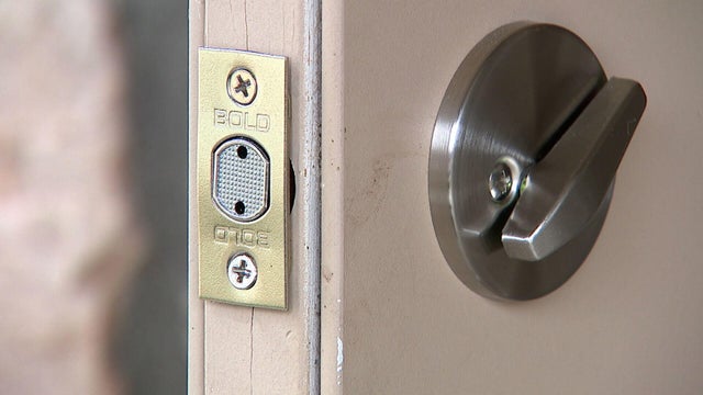 locksmith-folo-pkg-frame-244.jpg 
