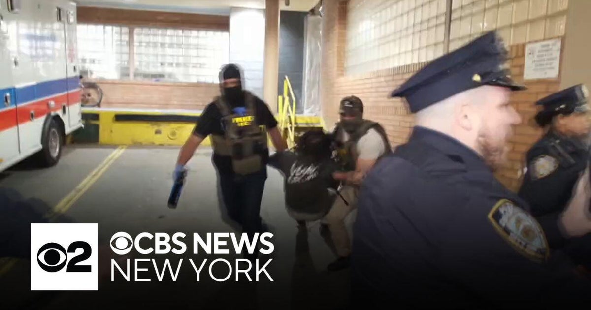 Outrage in Brooklyn after ICE agents take a man into custody - CBS New York