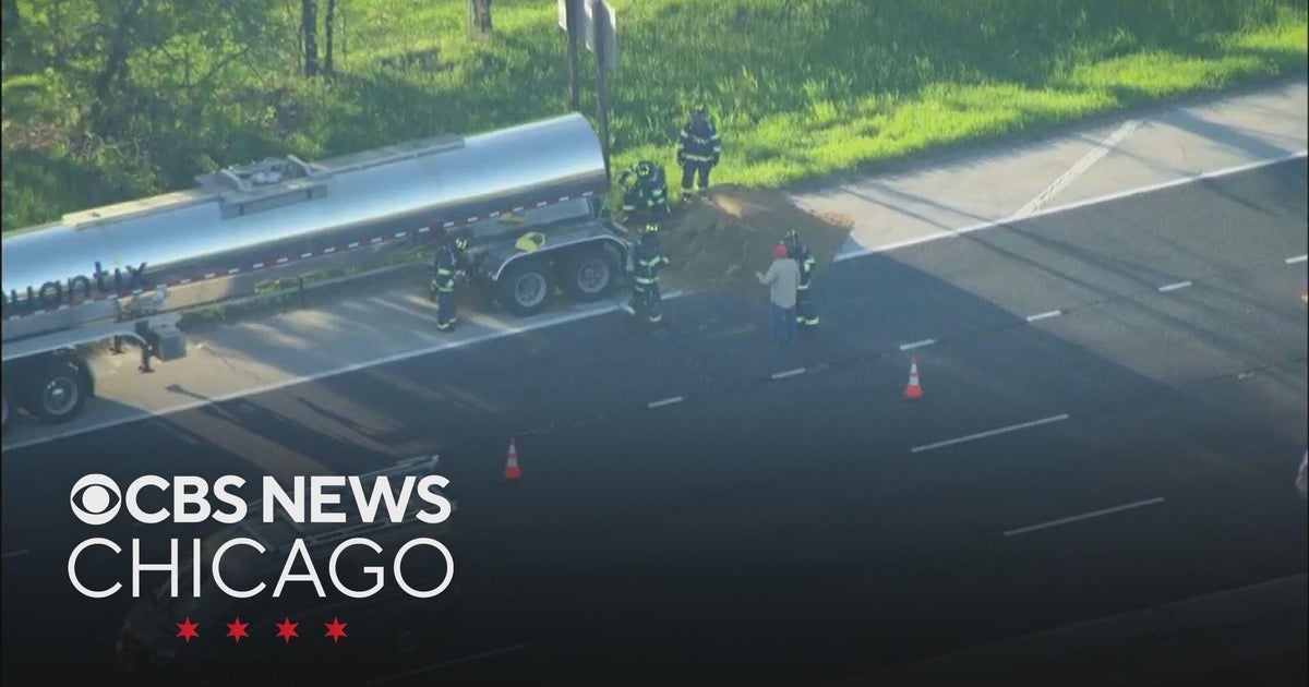 Truck leaking corrosive material snarls traffic on OB Edens Expressway