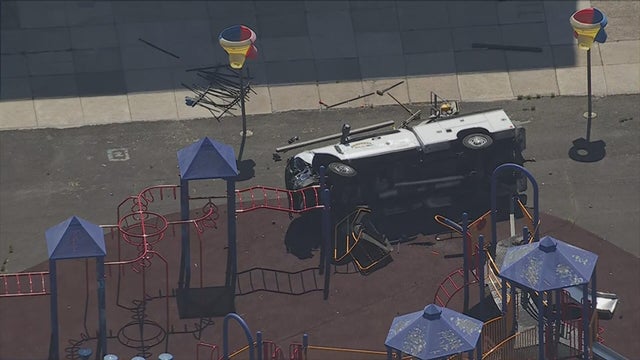 16vo-lc-55th-st-school-playground-crash-transfer-frame-491.jpg 