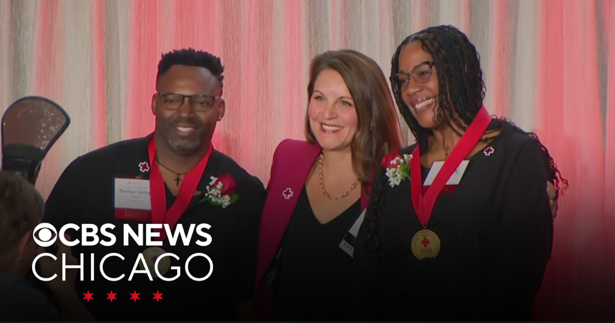 Red Cross recognizes heroes serving their communities - CBS Chicago