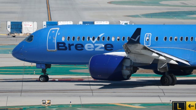 Breeze Airways At Los Angeles International Airport 