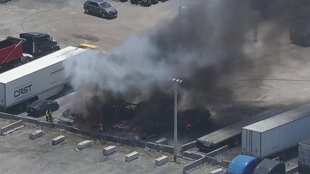 Multiple vehicles seen burning in northwest Miami-Dade