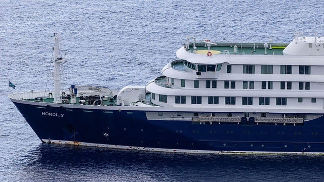 Focus | Cabo Verde evacuates 3 suspected hantavirus patients from cruise ship MV Hondius 