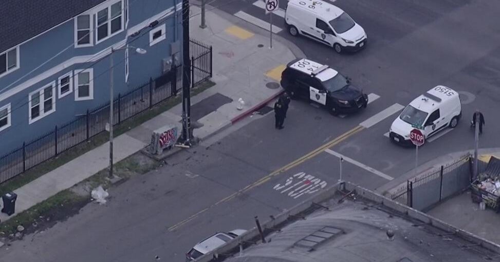 Oakland police shoot suspect after officers dragged, pinned during ...