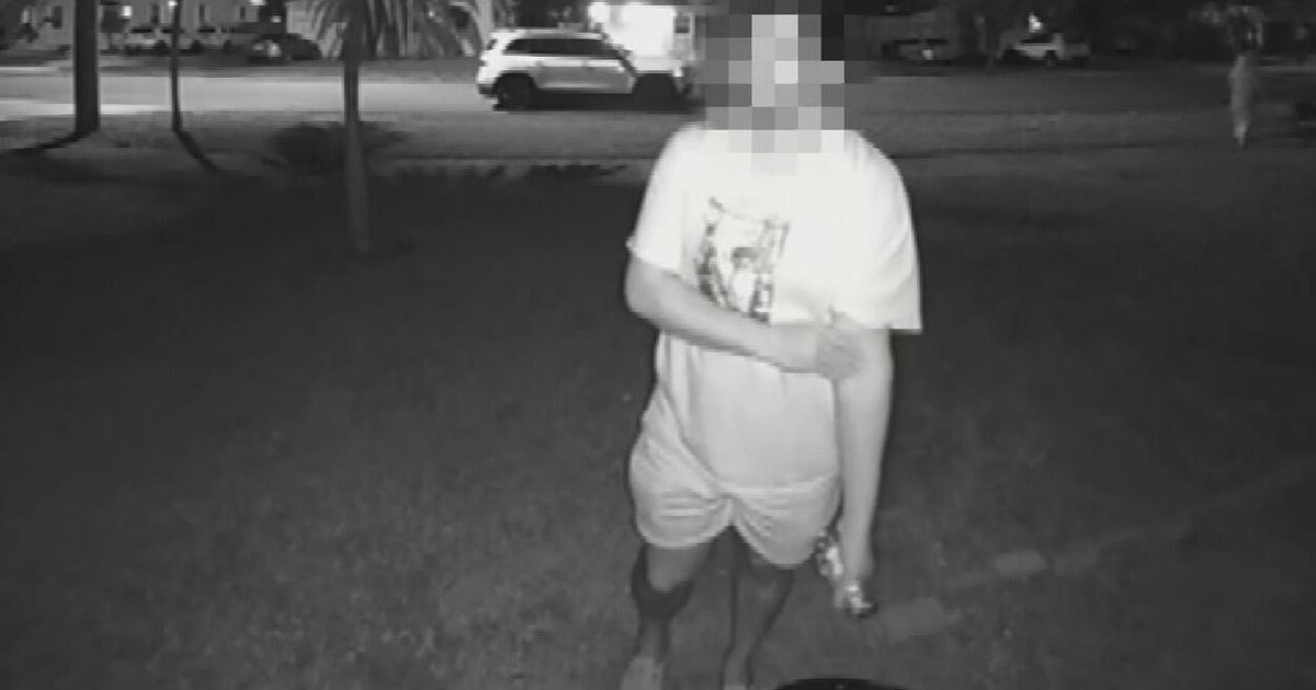 Broward homeowner says a man was robbed in her front yard while trying to sell a laptop on Facebook Marketplace
