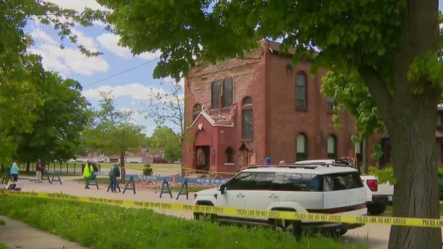 Fa&ccedil;ade at Morgan Park church collapses 
