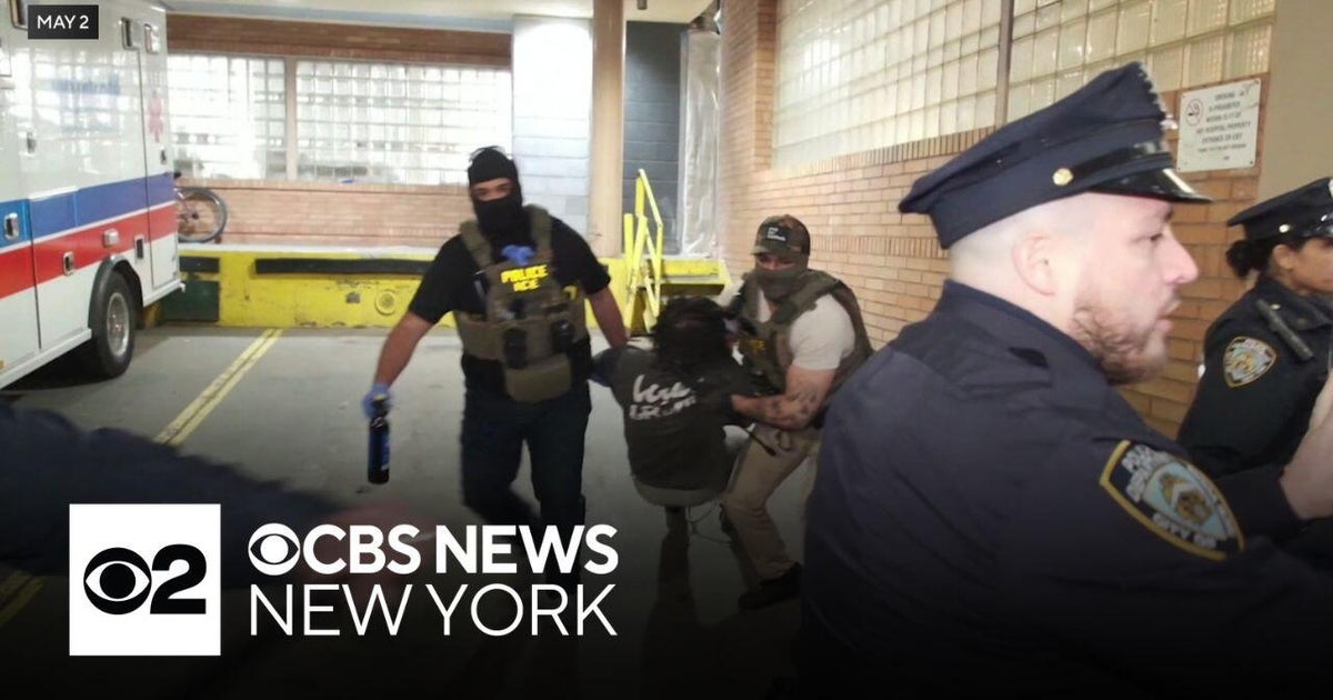 Gathering held in support of Brooklyn resident detained by ICE