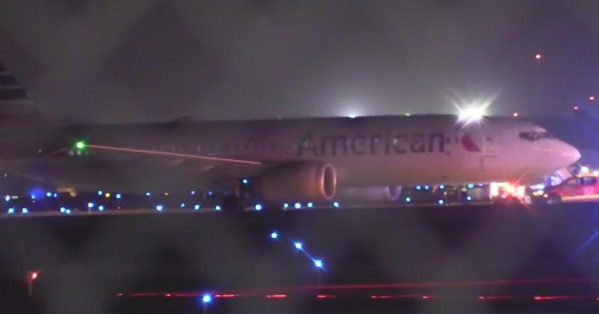 American Airlines flight that departed MIA lands in Chicago with flat tires