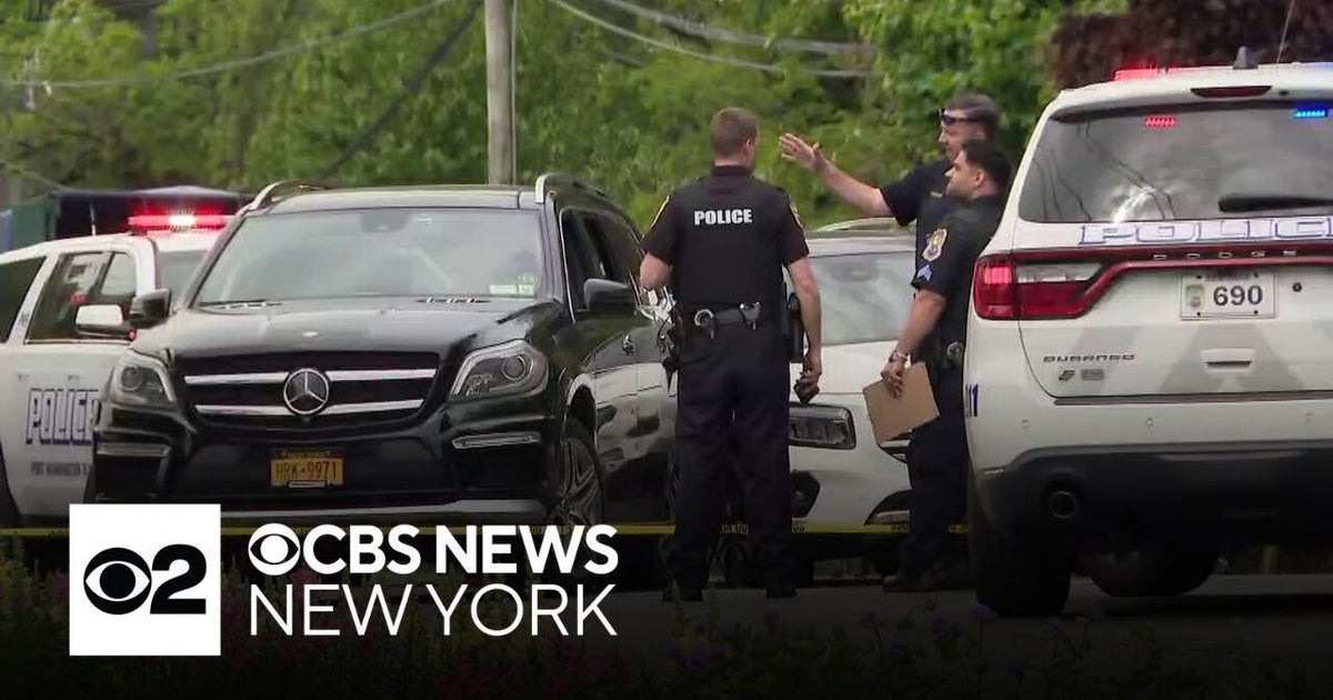 Source image for "Police pursuit ends in crash near Long Island"