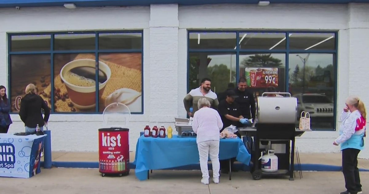 Metro Detroit gas station, business owner give away gas gift cards