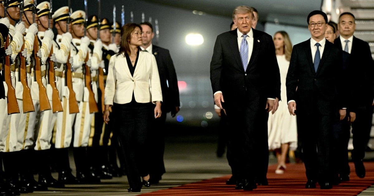 Trump given red carpet welcome in Beijing