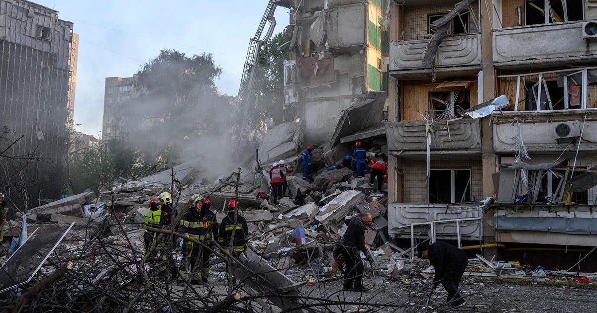 Video shows massive Russian aerial attack against Ukraine