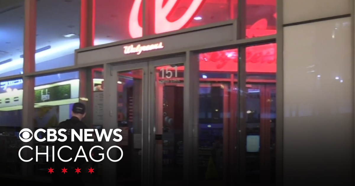 Man charged with attempted murder after stabbing in The Loop - CBS Chicago