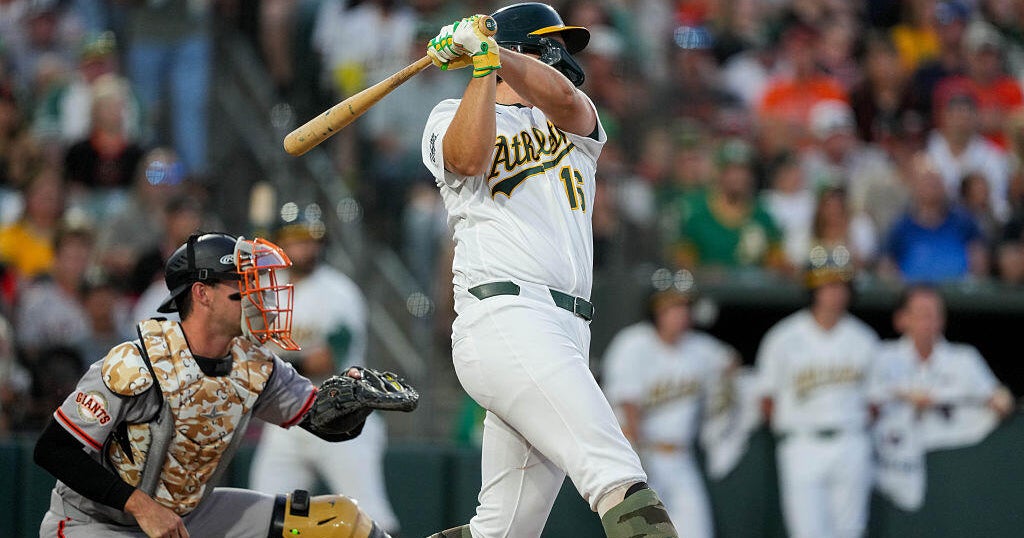 Kurtz homers for 3rd straight game to help the Athletics beat the Giants 5-2